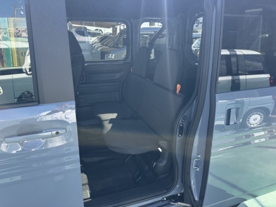 N-VAN(ホンダ)届出済未使用車 後席内装