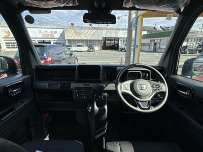 N-VAN(ホンダ)届出済未使用車 後席から見た前席