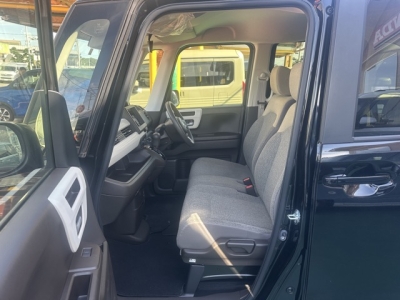 N-BOX(ホンダ)中古車 前席内装