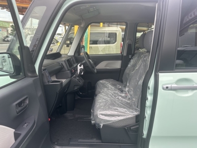 タント(ダイハツ)届出済未使用車 前席内装