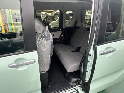 タント(ダイハツ)届出済未使用車 後席内装