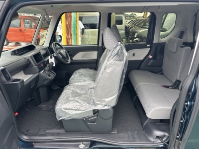 タント(ダイハツ)届出済未使用車 後席内装