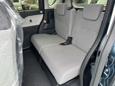 タント(ダイハツ)届出済未使用車 後席から見た前席