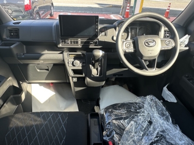 アトレー(ダイハツ)届出済未使用車 後席から見た前席