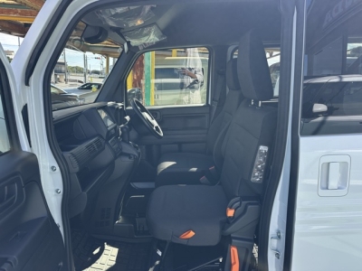 N-VAN(ホンダ)ディーラ-試乗車 前席内装