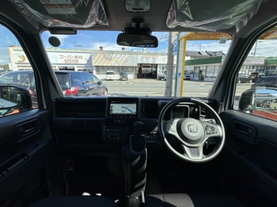 N-VAN(ホンダ)ディーラ-試乗車 後席から見た前席