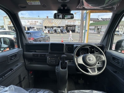 N-VAN(ホンダ)届出済未使用車 後席から見た前席