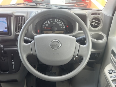 エブリイバンのOEM(スズキ)中古車 後席から見た前席