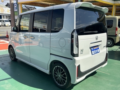 新型N-BOX(ホンダ)届出済未使用車 後方