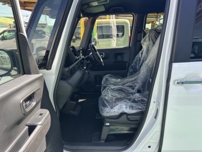 新型N-BOX(ホンダ)届出済未使用車 前席内装
