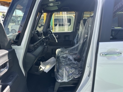 新型N-BOX(ホンダ)届出済未使用車 前席内装