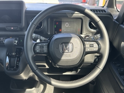 新型N-BOX(ホンダ)届出済未使用車 内外装写真