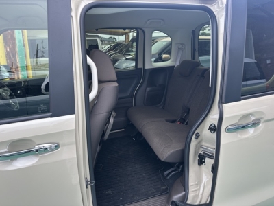 N-BOX(ホンダ)中古車 後席内装