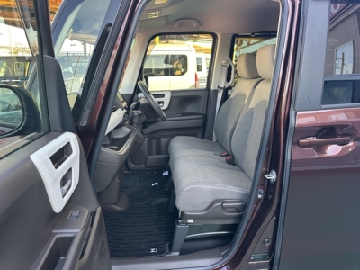 N-BOX(ホンダ)中古車 前席内装