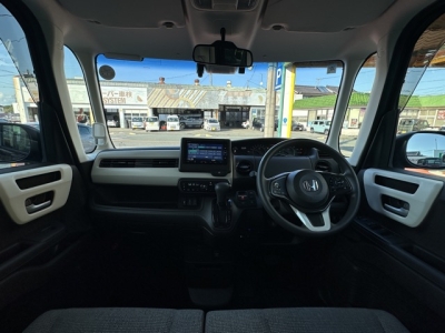 N-BOX(ホンダ)中古車 後席から見た前席