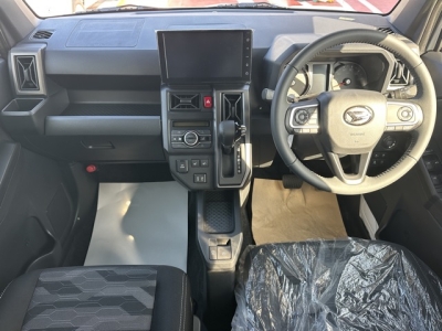 タフト(ダイハツ)届出済未使用車 後席から見た前席