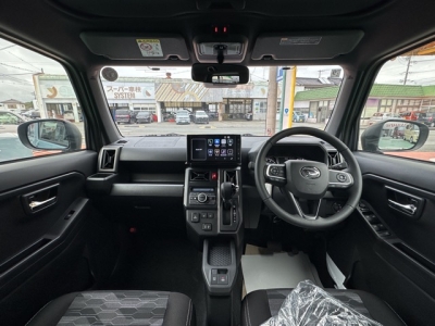 タフト(ダイハツ)届出済未使用車 後席から見た前席