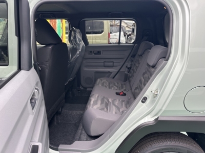 タフト(ダイハツ)届出済未使用車 後席内装