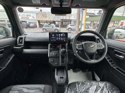 タフト(ダイハツ)届出済未使用車 後席から見た前席