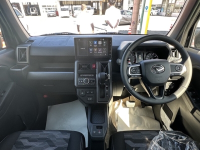 タフト(ダイハツ)届出済未使用車 後席から見た前席