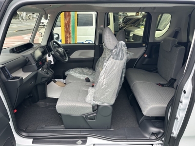 タント(ダイハツ)届出済未使用車 後席内装