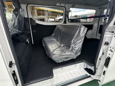 キャラバン(ニッサン)登録済未使用車 後席内装