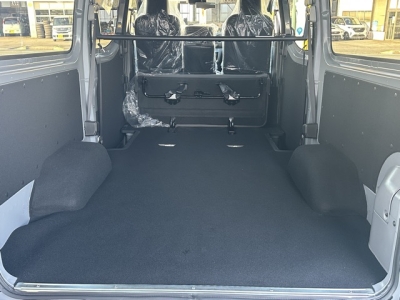 キャラバン(ニッサン)登録済未使用車 内外装写真他１