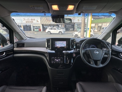エルグランド(ニッサン)ディーラ-試乗車 内外装写真他２