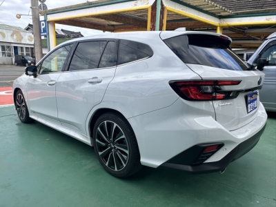 レヴォーグ(スバル)中古車 後方