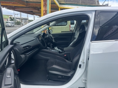 レヴォーグ(スバル)中古車 前席内装
