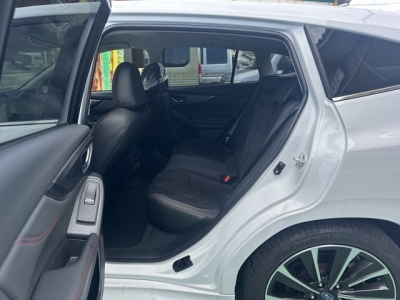 レヴォーグ(スバル)中古車 後席内装