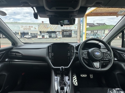 レヴォーグ(スバル)中古車 後席から見た前席