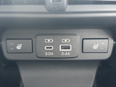 レヴォーグ(スバル)中古車 内外装写真他