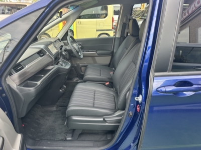 フリード(ホンダ)中古車 前席内装