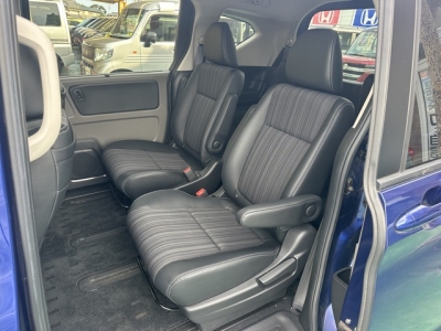 フリード(ホンダ)中古車 後席内装