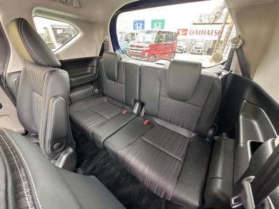 フリード(ホンダ)中古車 後席から見た前席