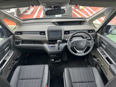 フリード(ホンダ)中古車 内外装写真