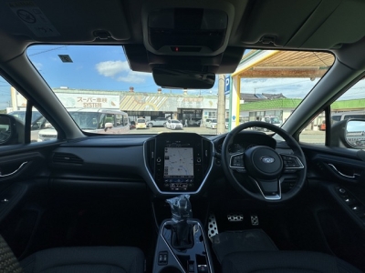 クロストレック(スバル)ディーラ-試乗車 後席から見た前席