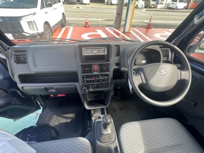 キャリートラック(スズキ)中古車 後席から見た前席