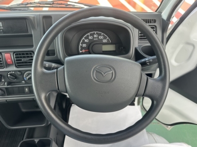 スクラムトラック(マツダ)中古車 後席から見た前席