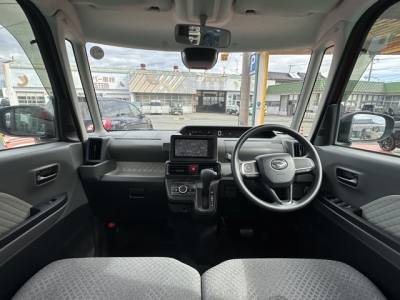 タント(ダイハツ)中古車 後席から見た前席