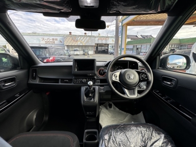N-ONE(ホンダ)届出済未使用車 後席から見た前席