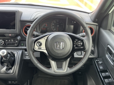 N-ONE(ホンダ)届出済未使用車 後席から見た前席