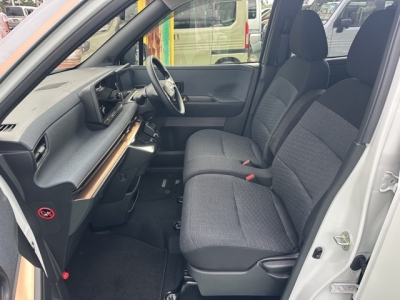 サクラ(ニッサン)中古車 前席内装