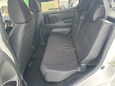サクラ(ニッサン)中古車 後席内装
