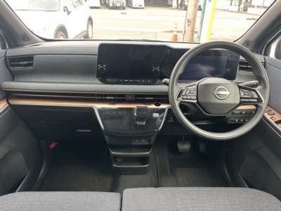 サクラ(ニッサン)中古車 後席から見た前席