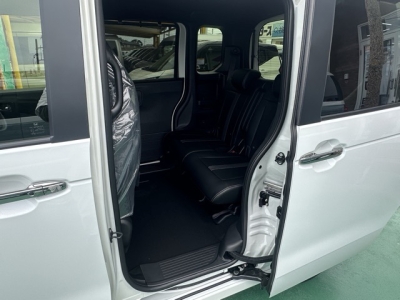 新型N-BOX(ホンダ)届出済未使用車 後席内装