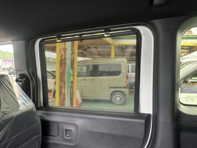 新型N-BOX(ホンダ)届出済未使用車 後席から見た前席