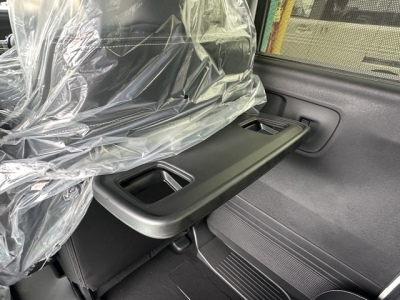新型N-BOX(ホンダ)届出済未使用車 内外装写真