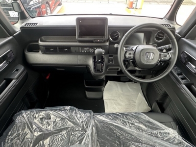 新型N-BOX(ホンダ)届出済未使用車 内外装写真他